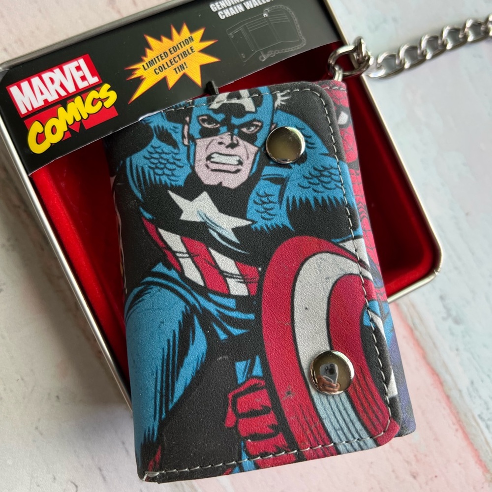 Marvel Multi Hero Patterned Wallet with Chain. New in box
